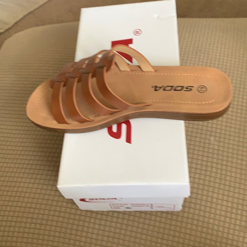 Women’s Sandals 5.5